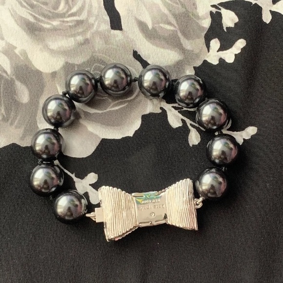 kate spade Jewelry - Kate Spade All Wrapped Up Black Pearl Bracelet